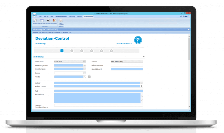 Abbildung eines Notebooks auf dem die QM-Workflows der Digital Life Sciences abgebildet werden, Complaint, Deviation Control, CAPA, Change Control
